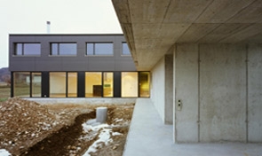 Schwarzer Kubus - EFH-Neubau, Familie Müller Obergösgen, 2005 (Foto: Dominique Marc Wehrli)